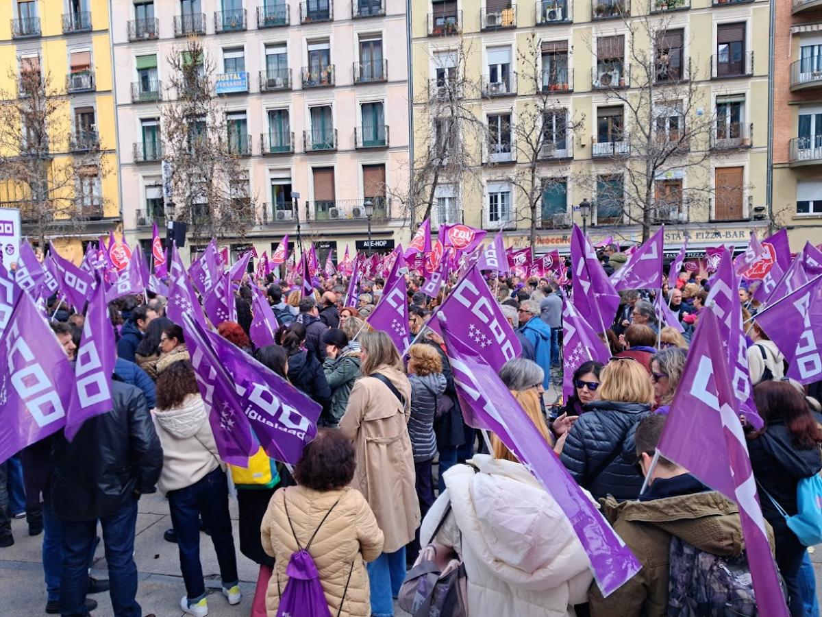 Concentracin 8M en la Plaza del museo Reina Sofa de Madrid