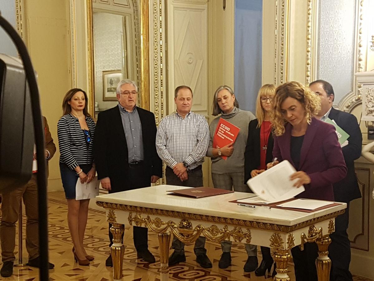 Firma del Acuerdo de ampliacin permiso de paternidad, Ministra Meritxel Batet y Sindicatos