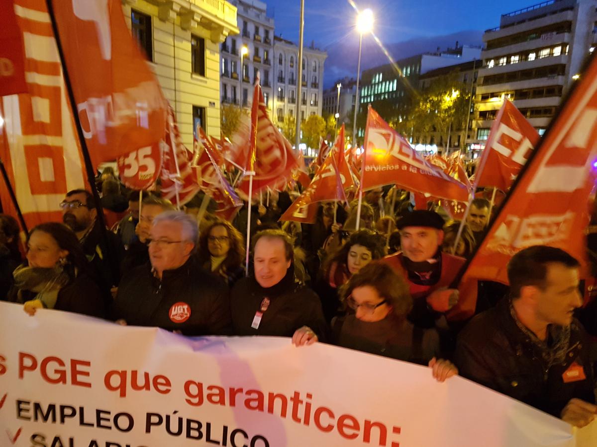 Cabecera de la Manifestacin de hoy, en defensa de lo Pblico y de los derechos laborales de los empleados y empleadas pblicas