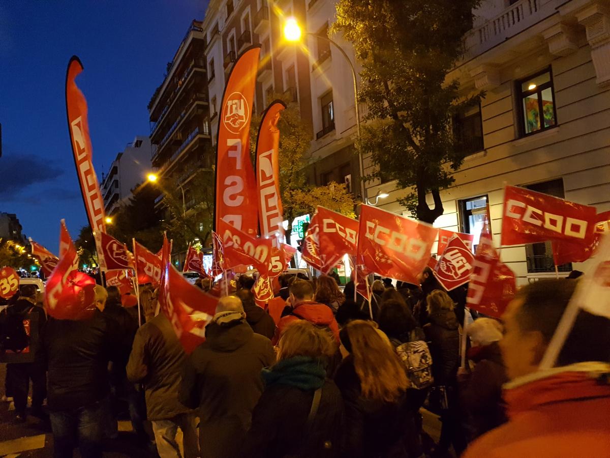 A las 17:30 horas, muchsimos empleados y empleadas pblicas de la Administracin del Estado, se manifestaban en Madrid