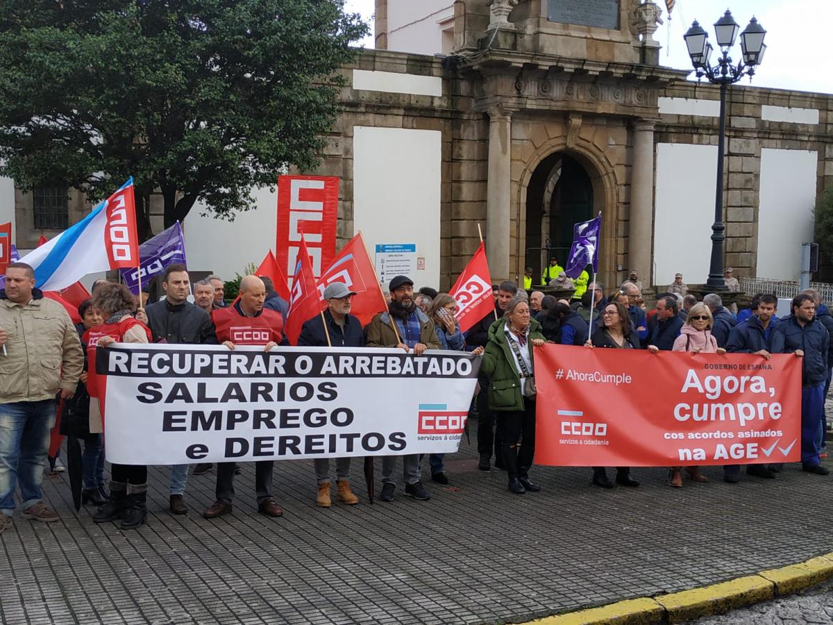 Concentracin de ayer de trabajadoresy trabajadoras de Defensa en Ferrol para exigir el cumplimiento de los ltimos acuerdos pactados y firmados con el Gobierno